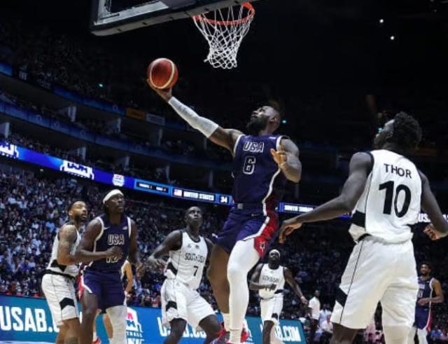 游戏规则-詹姆斯半场替补面露不悦 科尔用人成美国最大软肋