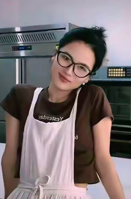 大瓜!美艳老板娘出轨18岁暑假工,聊天记录炸裂,称男生是永动机